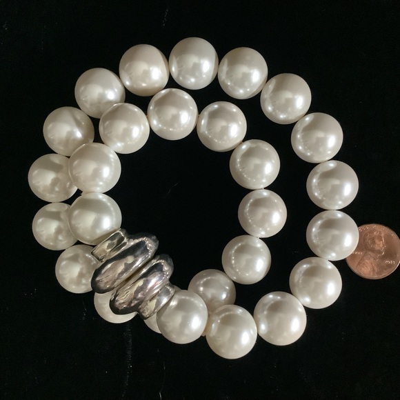 Large Faux Pearl Necklace Magnetic marked Israel 18 In. 6.5 oz. Statement piece - Picture 2 of 7